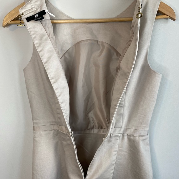 H&M Fitted Mini Dress w Belted Waist and Open Back Size 4 - Picture 10 of 14